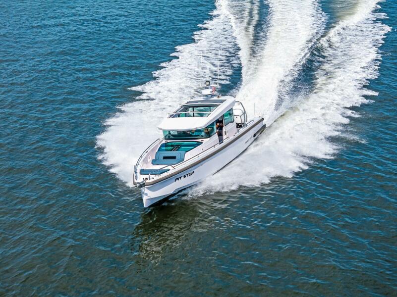 2022 37 Axopar Cross Cabin